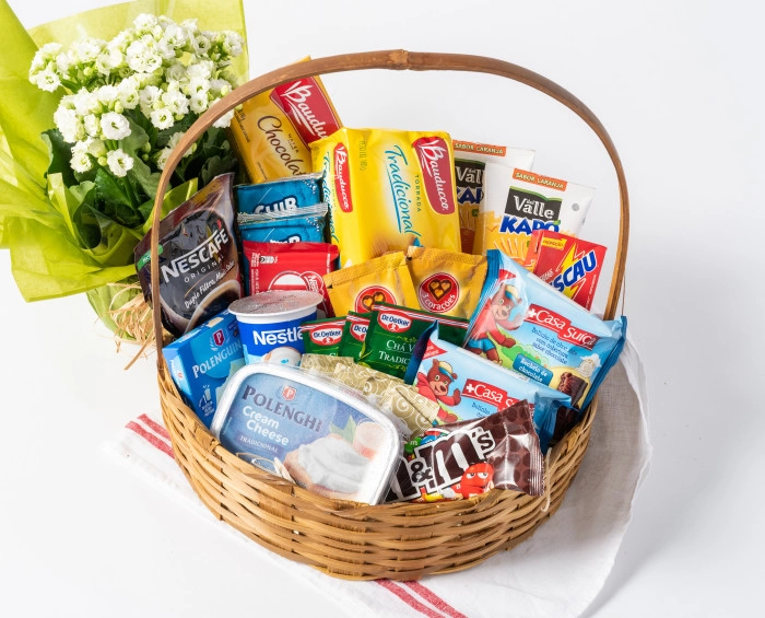 Cesta de Café com Chocolate e Flores