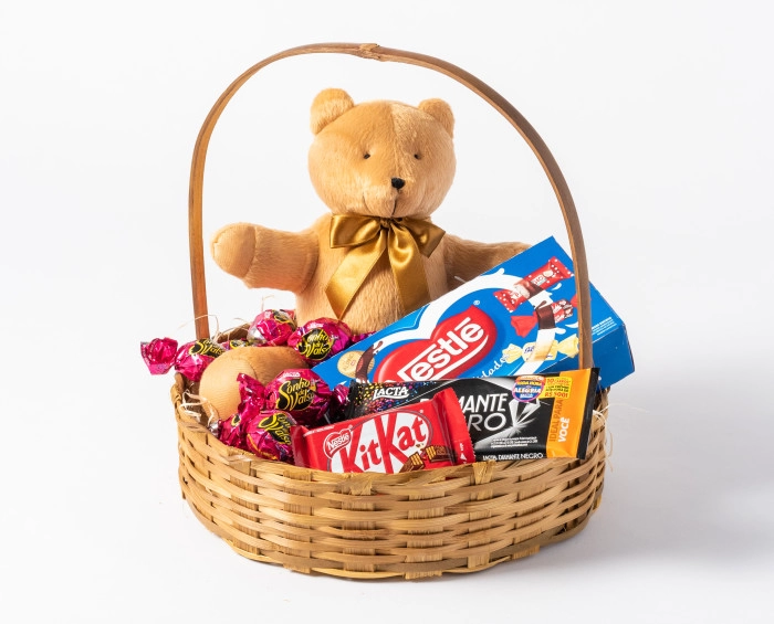 Cesta de Flores, Pelúcia e Chocolate